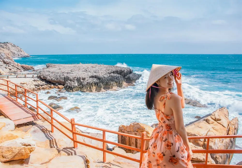 Tour Bình Hưng – Ninh Chữ 2 Ngày 2 Đêm 2026 | Bao Tôm Hùm – Mẹt Gà Trứ Danh – xe Limousine