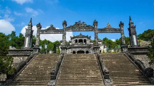 lang-khai-dinh-hue-du-lich-hai-dang