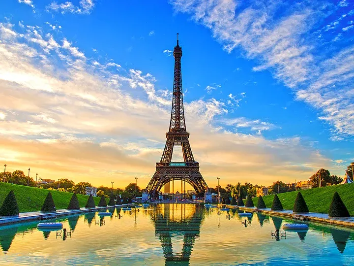du lich phap thap eiffel kinh do anh sang paris bao tang louvre